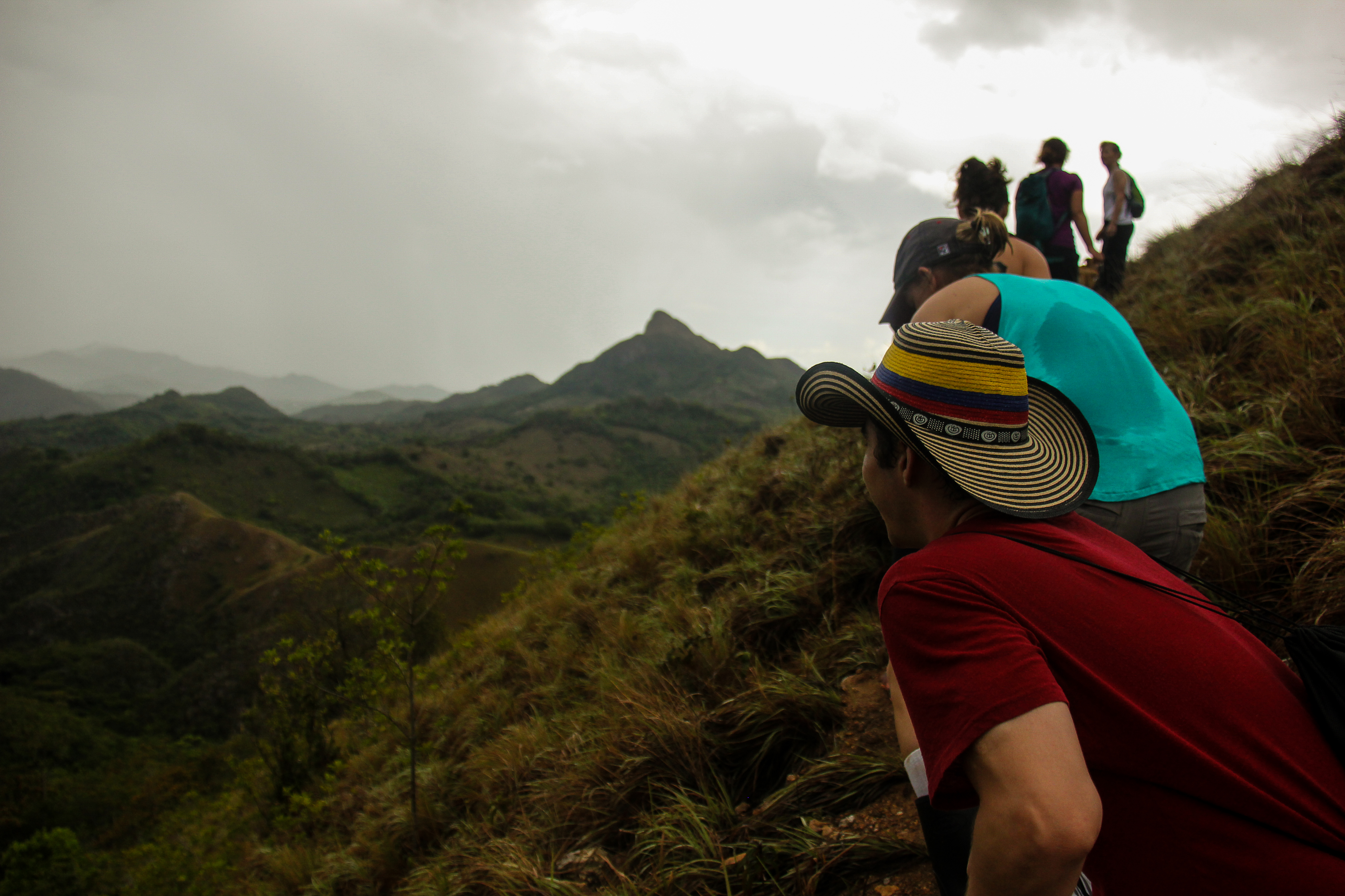 Students walk through path in Panama mountains